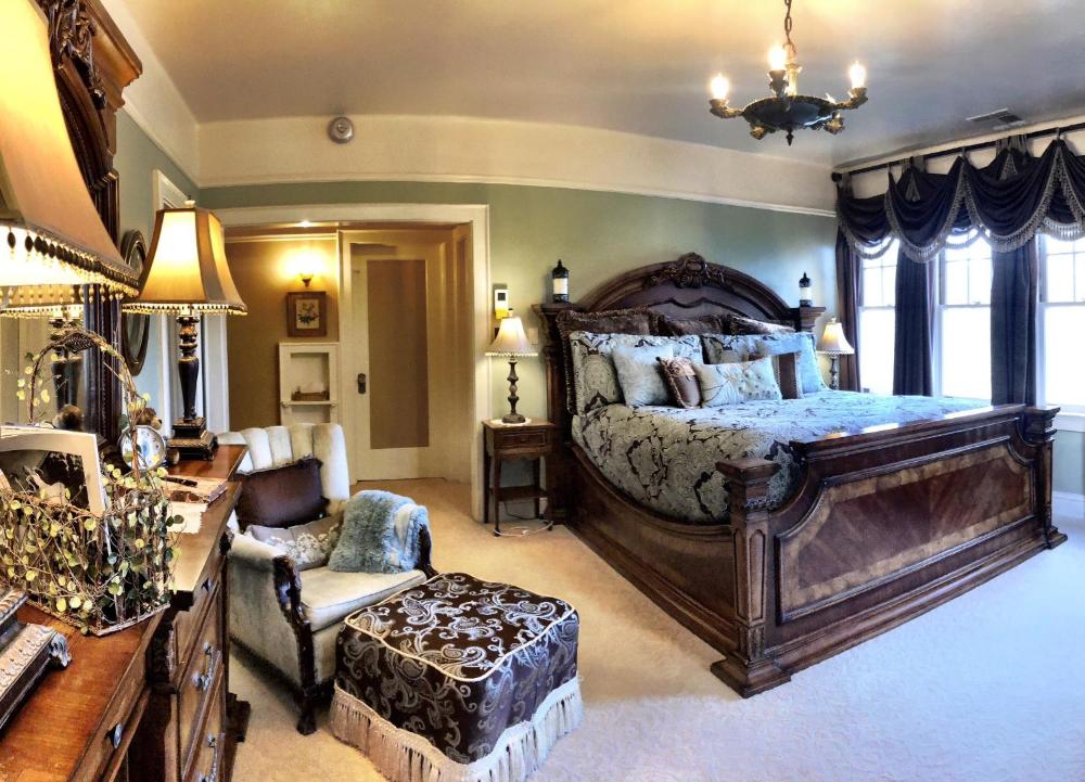 Superior King Suite interior
